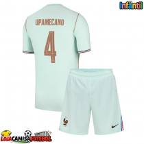 Camisa de Futebol França Dayot Upamecano #4 Equipamento Secundário Infantil Mundo 2026 Manga Curta (+ Calças curtas)